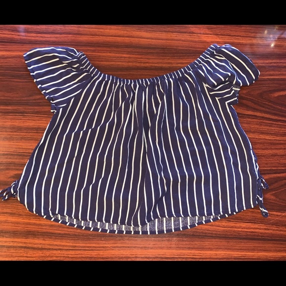 Divided by H & M Navy And White Striped Crop Top - Picture 2 of 3